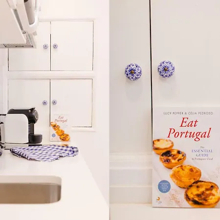 Apartment Live As A Local Lisbon